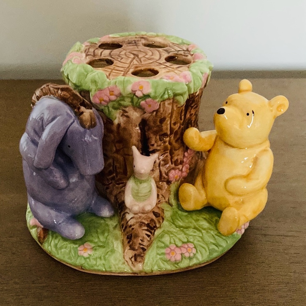 Retired Original Classic 1926 Style Winnie the Pooh Ceramic Toothbrush Holder